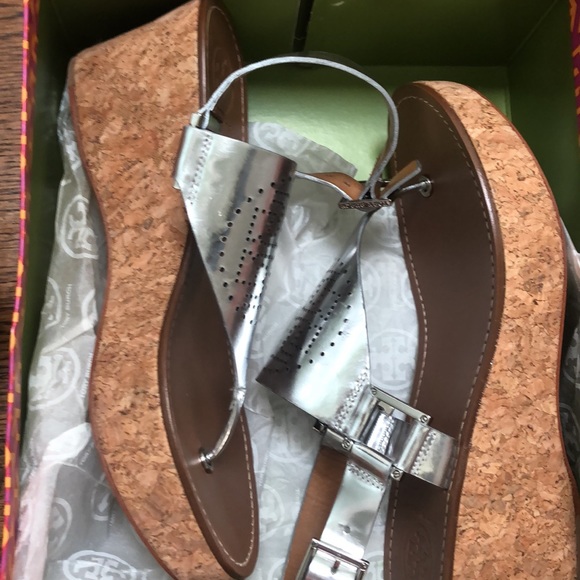 Tory Burch Mirrored Silver Cork Wedge Sandals 8 - Picture 10 of 11